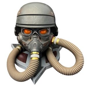 Killzone 3 Collector's Edition Helghast Helmet & Gas Mask Display with Book
